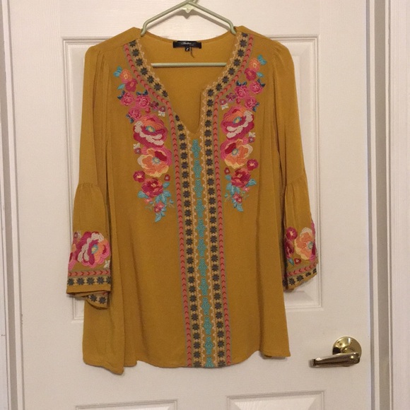 Andree by Unit Tops - Embroidery top